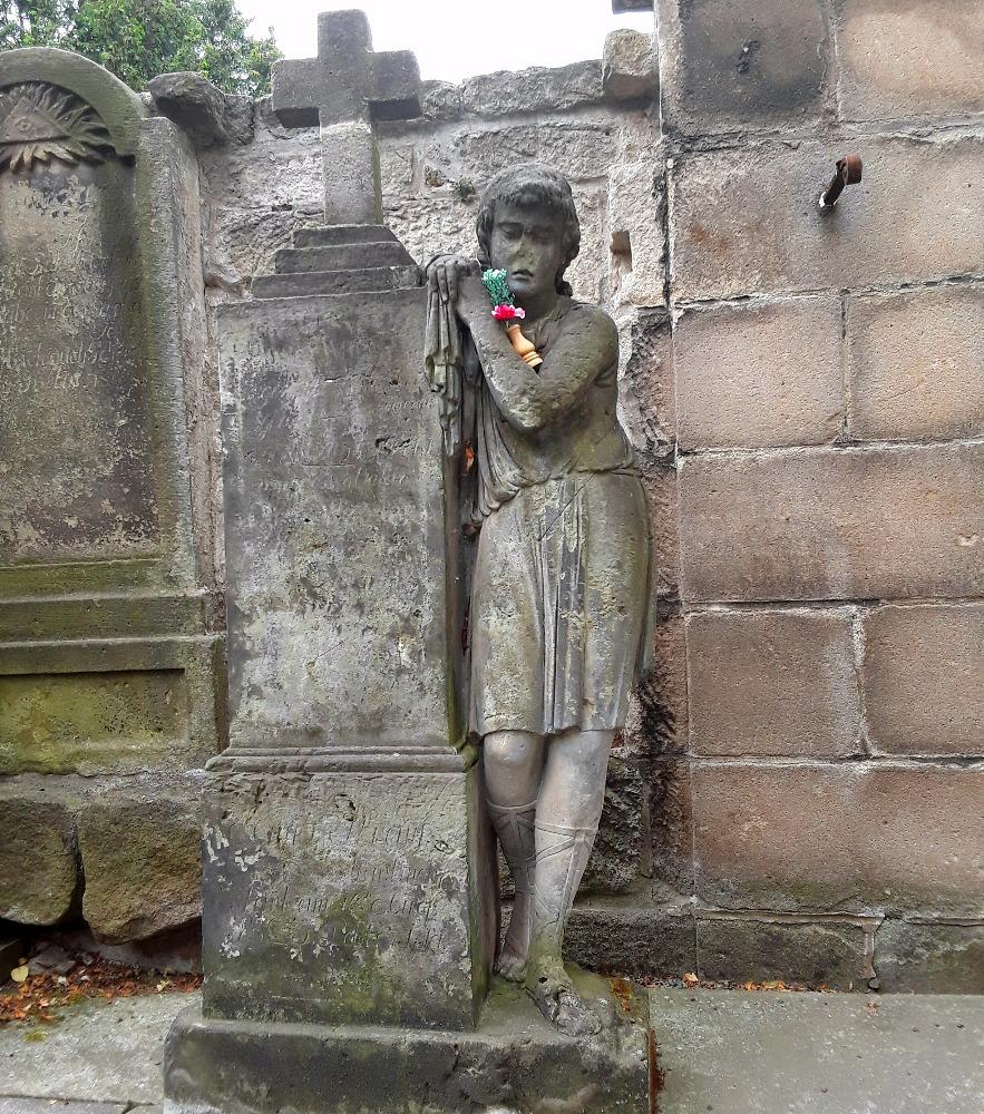 Pomníček pro mladou dívku / Little monument for young lady